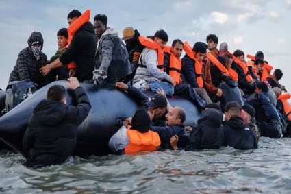 ব্রিটেনে এক বছরে ইংলিশ চ্যানেল পাড়ি দিয়ে প্রবেশে রেকর্ড