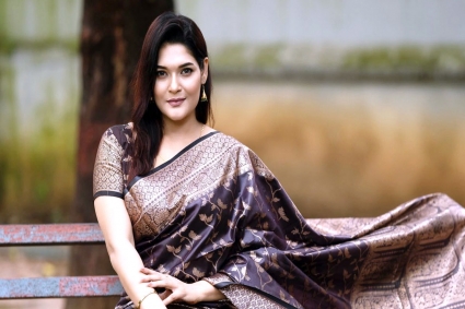 সাহসী চরিত্রে অভিনয়ের ক্রেডিট আমার স্বামীর : সাদিয়া