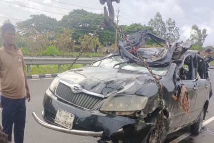 এক্সপ্রেসওয়েতে উল্টে গেল প্রাইভেটকার, নিহত ৩