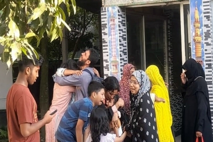 পাশাপাশি কবরে শায়িত একই পরিবারের চারজন