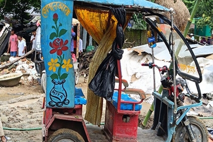 চার্জে দেওয়া অটোরিকশা থেকে বিদ্যুৎস্পৃষ্ট হয়ে মা-মেয়ের মৃত্যু
