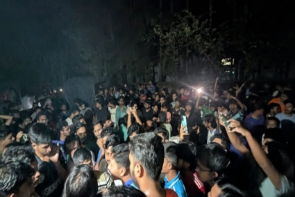 মাইকে ঘোষণা দিয়ে সংঘর্ষে জড়ালেন চবি শিক্ষার্থী ও স্থানীয়রা, আহত অন্তত ৫০