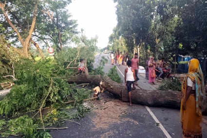 টানা তৃতীয় দিনের মতো ভাঙ্গায় মহাসড়ক অবরোধ, স্থবির যোগাযোগ ব্যবস্থা