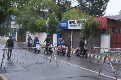 শান্তি ফেরানোর চেষ্টায় সেনাবাহিনী, অন্তর্বর্তী নেতৃত্ব নিয়ে টানাপোড়েন