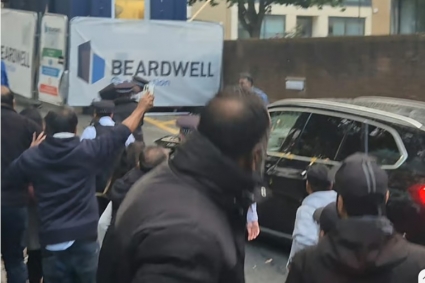 লন্ডনে তথ্য উপদেষ্টা মাহফুজ আলমের ওপর হামলার চেষ্টা আওয়ামী লীগের নেতা-কর্মীদের