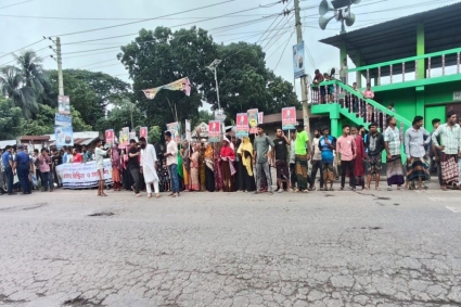 ভাঙ্গায় যান চলাচল স্বাভাবিক, রাস্তার পাশে আন্দোলনকারীদের অবস্থান