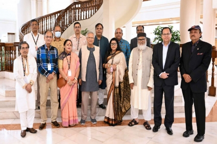 দুর্গাপূজা নিয়ে হিন্দু ধর্মীয় নেতাদের সঙ্গে প্রধান উপদেষ্টার বৈঠক