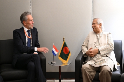 প্রধান উপদেষ্টার সঙ্গে নেদারল্যান্ডসের প্রধানমন্ত্রীর বৈঠক