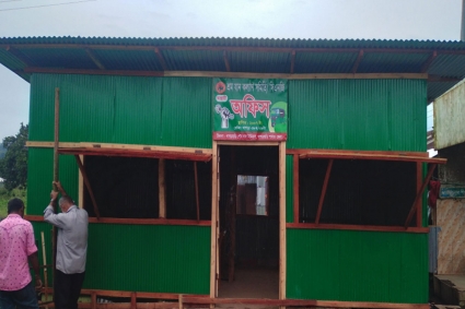 খাগড়াছড়িতে সওজের জমি দখল করে অফিসঘর নির্মাণ