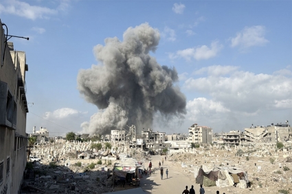 যুদ্ধবিরতি আলোচনা শুরুর দিনও গাজায় হামলা, নিহত ১০