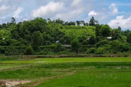 ওপারে থেমে থেমে গুলি, এপারে আতঙ্ক