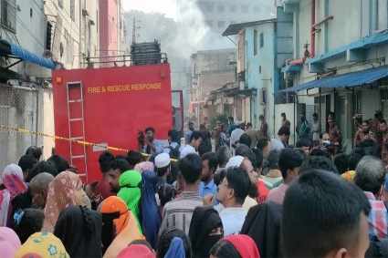 এখনো বের হচ্ছে ধোঁয়া, কেমিক্যালের প্রভাবে অসুস্থ হচ্ছেন অনেকে