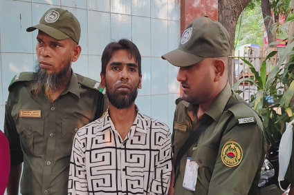 ঢাকা মেডিকেলে ভুয়া চিকিৎসক আটক