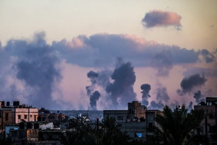 বিমান হামলায় ৪৫ জনকে হত্যার পর যুদ্ধবিরতি পুনঃকার্যকরের ঘোষণা ইসরায়েলের