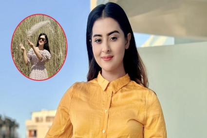 কাশফুলের শুভ্রতায় বুবলী 