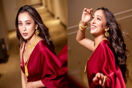 লাল শাড়িতে গ্ল্যামারাস মিমি চক্রবর্তী