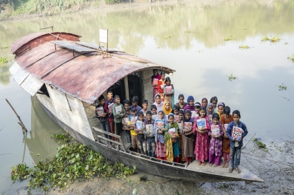 চলনবিল থেকে বিশ্বমঞ্চ : ভাসমান স্কুল পেল ইউনেস্কোর পুরস্কার