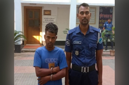 স্ত্রীর সঙ্গে পরকীয়ার দায়ে বাবাকে কুপিয়ে হত্যা করেন ছেলে