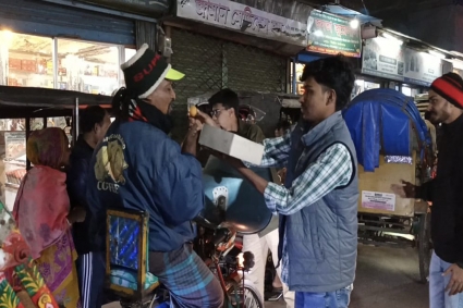 পিরোজপুরে মিষ্টি বিতরণ ও জুলাই শহীদ স্মৃতিস্তম্ভে মোমবাতি প্রজ্জ্বলন