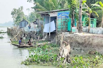 ‎পিরোজপুরে নদী ভাঙনে বিলীন হচ্ছে বাজার-সড়ক-মসজিদ