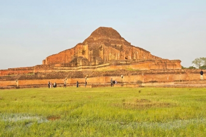 জলাবদ্ধতা আর অব্যবস্থাপনায় হুমকিতে পাহাড়পুর বৌদ্ধবিহার