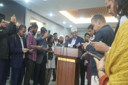 ভারতের সঙ্গে সম্পর্ক স্বাভাবিক করতে কাজ করছে সরকার : অর্থ উপদেষ্টা