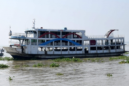 সারাদেশে সব ধরনের নৌযান চলাচল বন্ধ ঘোষণা