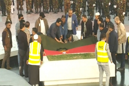 স্বামীর পাশে চিরনিদ্রায় শায়িত ‘আপসহীন নেত্রী’ খালেদা জিয়া