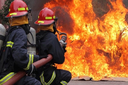 মিরপুরে ঝিলপাড় বস্তিতে আগুন, স্থানীয়দের চেষ্টায় নিয়ন্ত্রণে