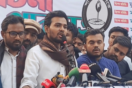 স্বৈরাচার দেখতে না চাইলে ‘হ্যাঁ’ ভোট দিন: আসিফ মাহমুদ