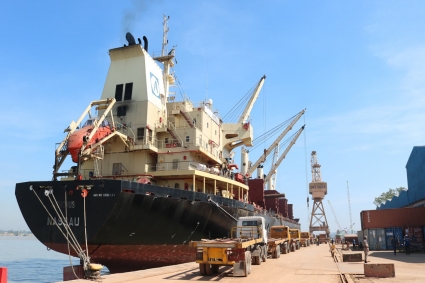 চট্টগ্রাম বন্দরের আরও ১২ কর্মচারীকে বদলি