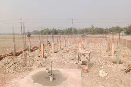 তিন ফসিলি কৃষি জমি ভরাট করে অবাধে নির্মাণ হচ্ছে স্থাপনা