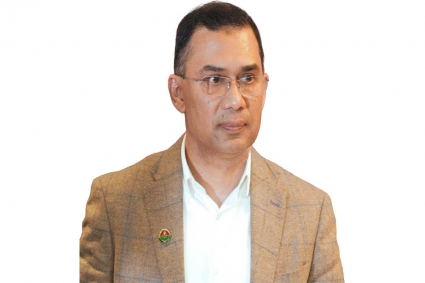 বিমানবন্দরে আটকে পড়া যাত্রীদের খোঁজ নিলেন প্রধানমন্ত্রী তারেক রহমান