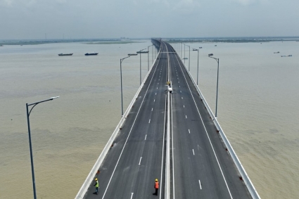 পদ্মা ও যমুনা সেতুতে টোল আদায়-যানবাহন পারাপারে নতুন রেকর্ড