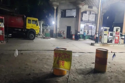 রাজধানীর অধিকাংশ পাম্পে ‘অকটেন নেই’ সাইনবোর্ড