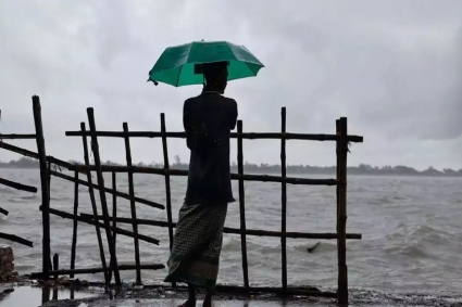 দুপুরের মধ্যে ৪৫-৬০ কিমি বেগে ঝড়ের আভাস, ৭ অঞ্চলের নদীবন্দরে সতর্কতা