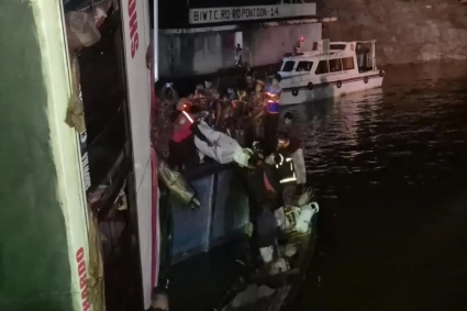 দৌলতদিয়া ফেরিঘাটে বাসডুবির ঘটনায় নিহত বেড়ে ২৩