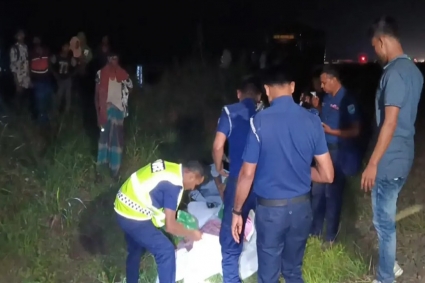 টাঙ্গাইলে ট্রেনে কাটা পড়ে ৫ জনের মৃত্যু