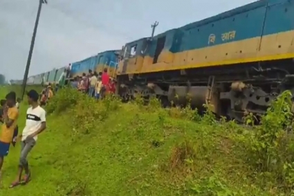উপবন এক্সপ্রেসে আগুন, সিলেটের সঙ্গে সারাদেশের রেল যোগাযোগ বন্ধ