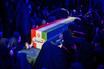 খামেনির প্রতি সর্বসাধারণের শ্রদ্ধা আজ, অপেক্ষায় হাজার হাজার মানুষ