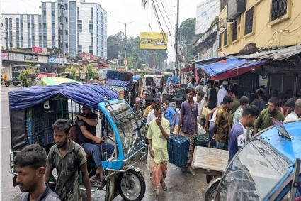 রংপুরে উচ্ছেদ অভিযানে নেই সুফল, ভাসমান দোকানের দখলে রাস্তা-ফুটপাত
